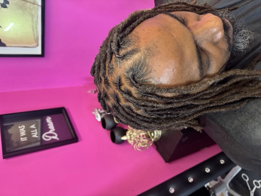 Locs, twists, kids braids, body wellness, reflexology, facials by Chevonte' Walker