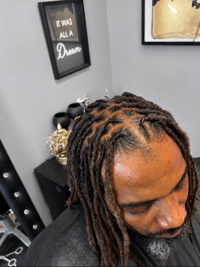 Locs, twists, kids braids, body wellness, reflexology, facials by Chevonte' Walker